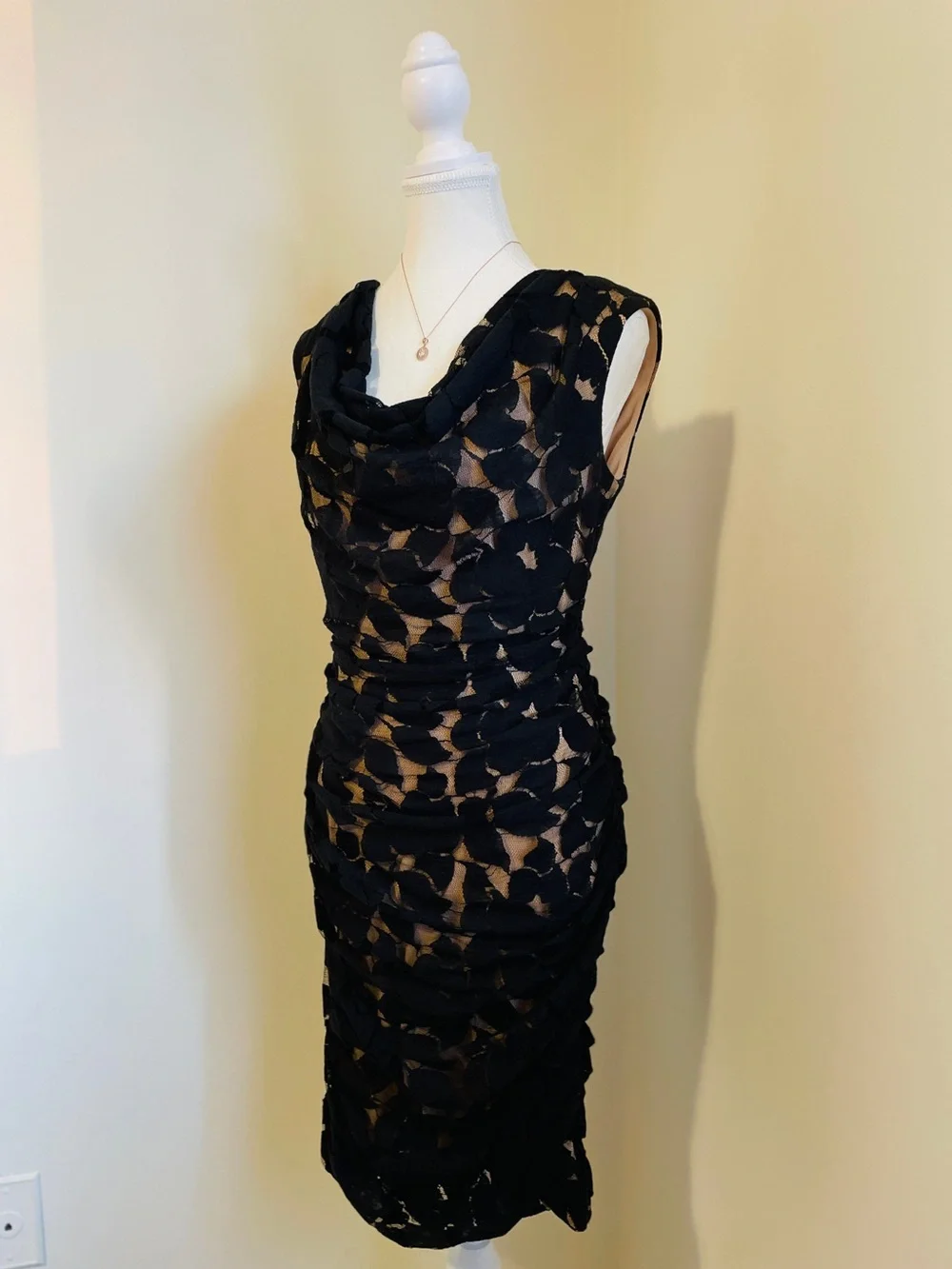 |London Times| Women’s Sleeveless Lace Sheath Dress - Picture 3 of 8